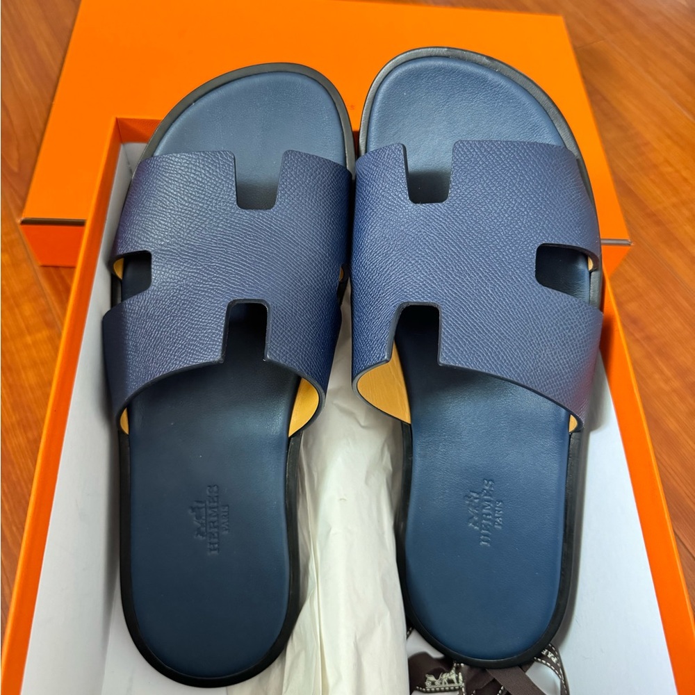 Authentic Hermes Men Izmir Sandal in size 42 or 9 in color Dark Blue Indigo